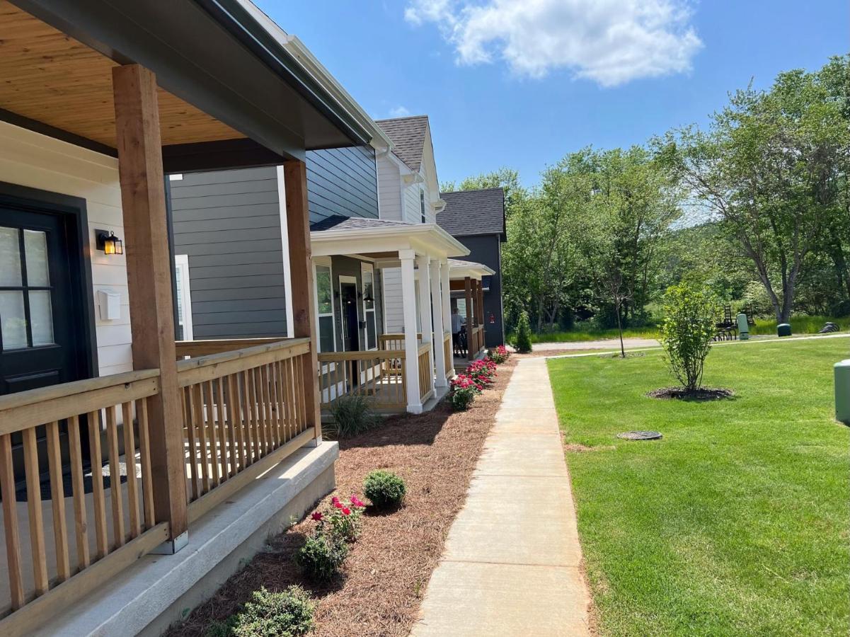 New Centennial Park Luxury Smart Home W Courtyard Fayetteville Eksteriør bilde