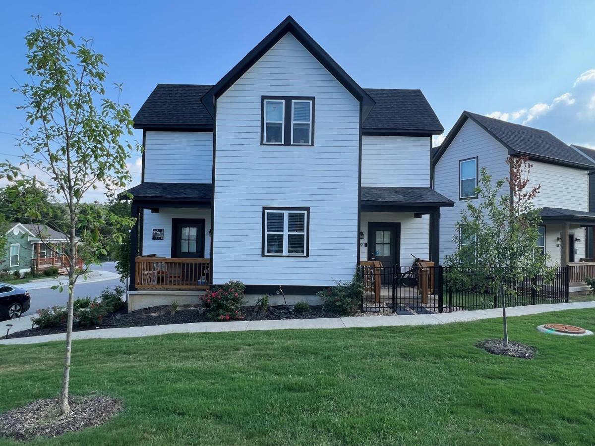 New Centennial Park Luxury Smart Home W Courtyard Fayetteville Eksteriør bilde