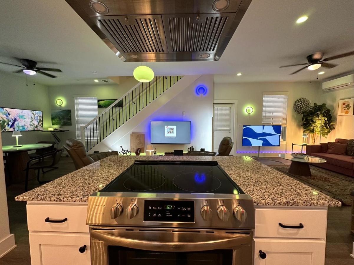 New Centennial Park Luxury Smart Home W Courtyard Fayetteville Eksteriør bilde